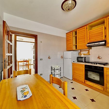 Holidaycasa Leone - Con Posto Auto A 200Mt Dal Mare Sperlonga Bagian luar foto